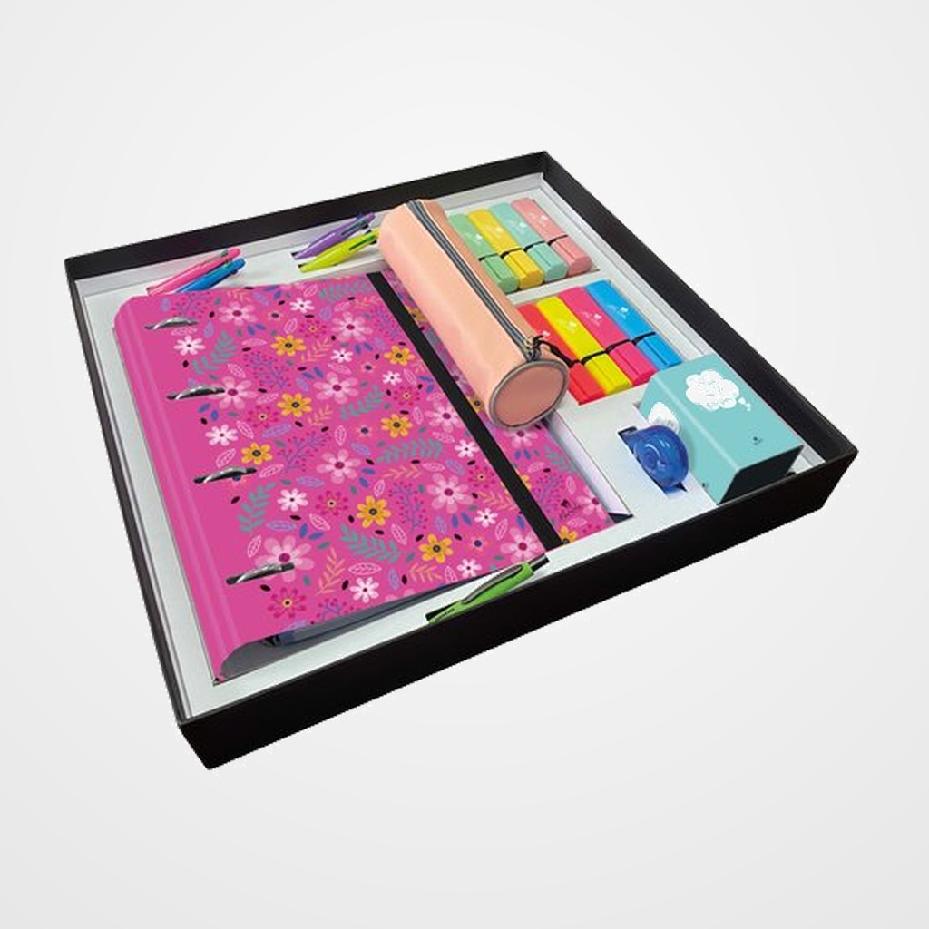 [25801006] SET PAPELERIA MARIOLA FLORES PREMIUM 34 PIEZAS 1x Caja de carton forrado reutilizable 1x Carpeblock 4 anillas 40mm 1x Lapicero carton forrado 1x Estuche color 16x Fluorescentes surtidos 4x  Boligrafo 4 en 1 1x Boligrafo Tekno 1x Cinta Correctora 4x Reglas 4x Marcapaginas