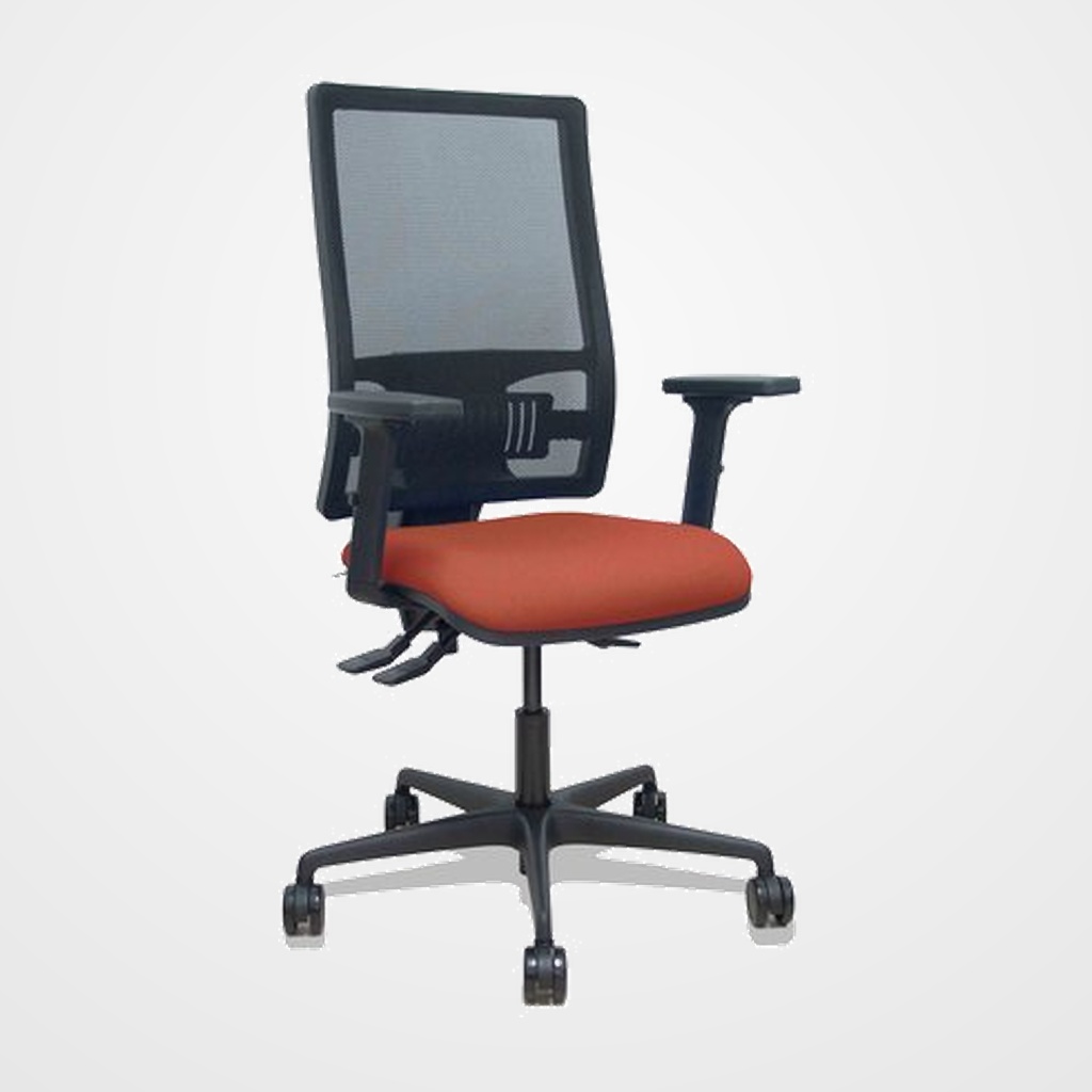 SILLA PIQUERAS Y CRESPO BORMATE BRAZOS 2D Y APOYO LUMBAR REGULABLES MECANISMO ASINCRO RUEDAS NYLON de 65 RESPALDO DE MALLA NEGRA Y ASIENTO TAPIZADO BALI MARRON