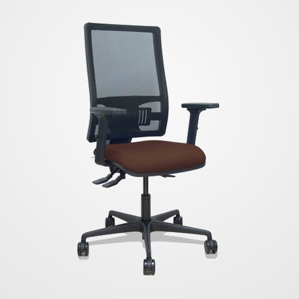 SILLA PIQUERAS Y CRESPO BORMATE BRAZOS 2D Y APOYO LUMBAR REGULABLES MECANISMO ASINCRO RUEDAS NYLON de 65 RESPALDO DE MALLA NEGRA Y ASIENTO TAPIZADO BALI MARRON OSCURO