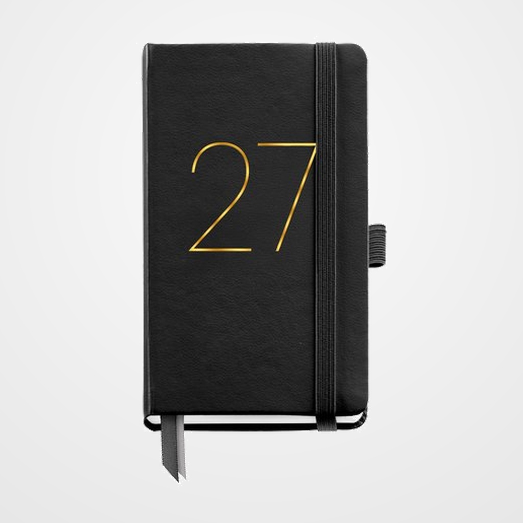 AGENDA ANUAL (2027) CATALAN MIQUELRIUS BASIC CHESTER COSIDA tapa SIMIL PIEL con GOMA PASSPORT 90x140 S/V APAIS. NEGRE