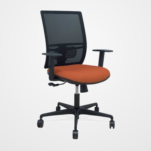 SILLA PIQUERAS Y CRESPO YUNQUERA BRAZOS REGULABLE ERGONOMICA MECANISMO SINCRO RESPALDO MALLA NEGRA ASIENTO TAPIZADO BALI MARRON