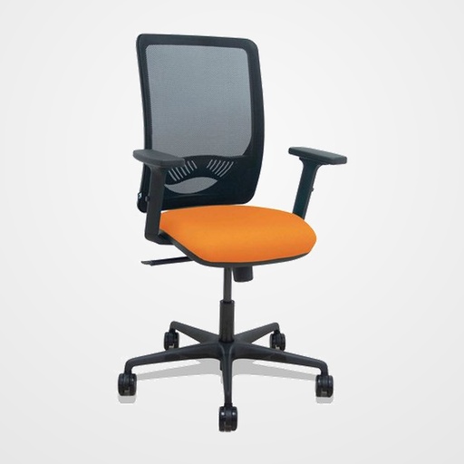 SILLA PIQUERAS Y CRESPO ZULEMA BRAZOS 2D Y APOYO LUMBAR REGULABLES MECANISMO SINCRO RUEDAS NYLON de 65 RESPALDO DE MALLA NEGRA Y ASIENTO TAPIZADO BALI NARANJA