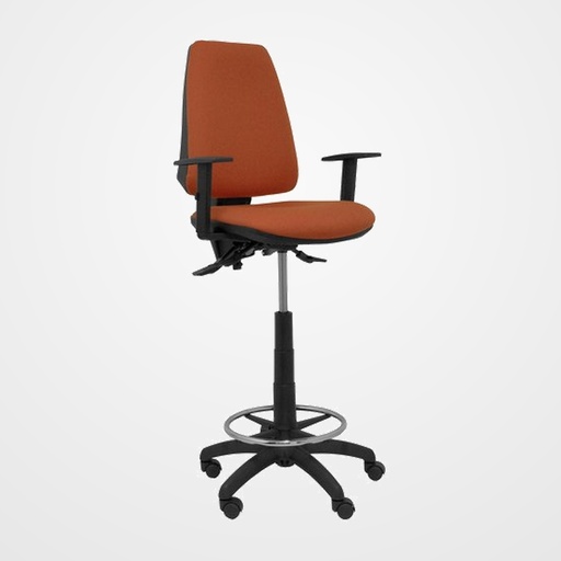 TABURETE PIQUERAS Y CRESPO ELCHE S BRAZOS REGULABLES ERGONOMICO MECANISMO ASINCRO REGULABLE EN ALTURA ARO REPOSAPIES CROMADO RUEDAS NAILON ASIENTO Y RESPALDO TAPIZADOS BALI MARRON